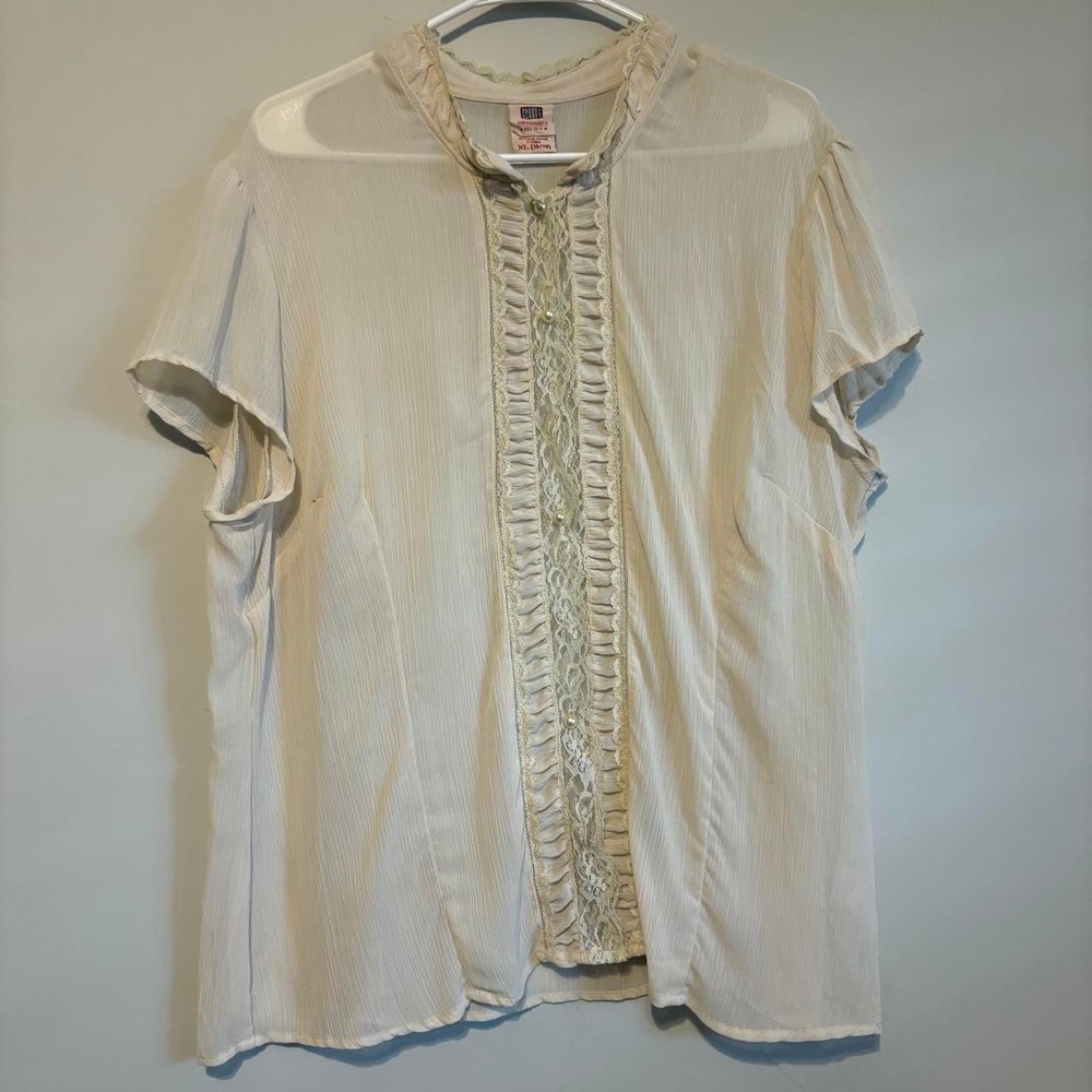 Vintage GrandmaCore Cream lace blouse with ruffles and pearl buttons